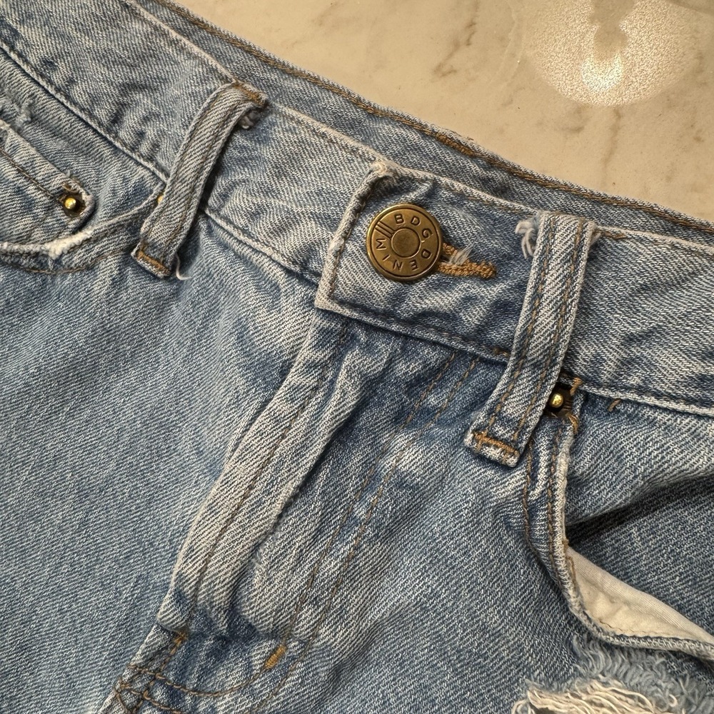 Urban Outfitters BDG Women's High Rise Raw Hem Denim Jean 3" Shorts Size 25 - Picture 2 of 8
